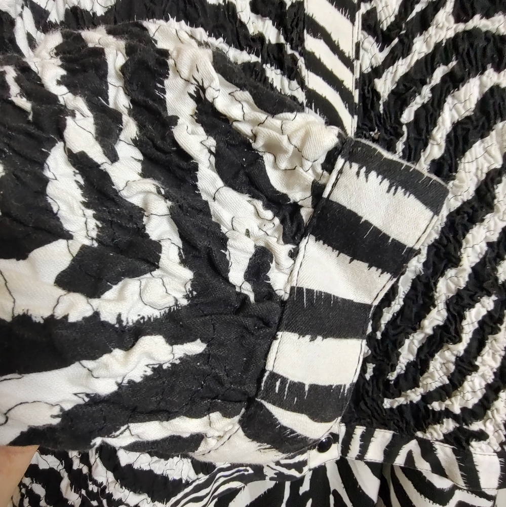 Zebra Print Wrinkled Rich Denim Jacket and Skirt Set By Gene Ewing For Bis Woman - Picture 3 of 15